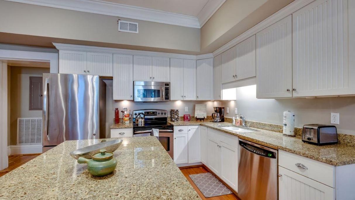 201 York #3 - Homey Downtown 2 Bedroom Steps From The River Savannah Buitenkant foto